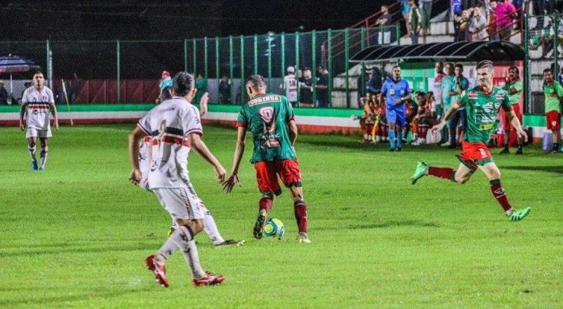 CSE--AL e Santa Cruz ficaram no 0x0 em jogo comprometido pelo estado do gramado, bastante castigado pelas chuvas