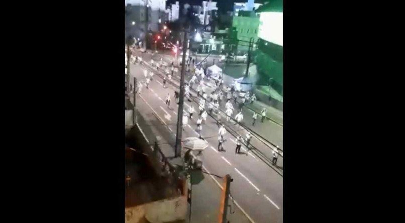 Confusão entre torcedores do Palmeiras e Coritiba aconteceu nos arredores do estádio Couto Pereira