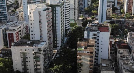 Apartamentos no bairro de Boa Viagem - Especulação Imobiliária - Prédio - Aluguel - Compra - Venda - Imóvel - Apartamentos - Recife - Boa Viagem - Recife - Placa - Vende-se - Aluga - Foto Aérea 