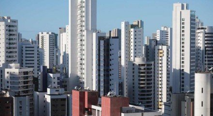 Apartamentos no bairro de Boa Viagem - Especulação Imobiliária - Prédio - Aluguel - Compra - Venda - Imóvel - Apartamentos - Recife - Boa Viagem - Recife - Placa - Vende-se - Aluga - Foto Aérea 