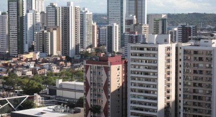 Apartamentos no bairro de Boa Viagem - Especulação Imobiliária - Prédio - Aluguel - Compra - Venda - Imóvel - Apartamentos - Recife - Boa Viagem - Recife - Placa - Vende-se - Aluga - Foto Aérea 