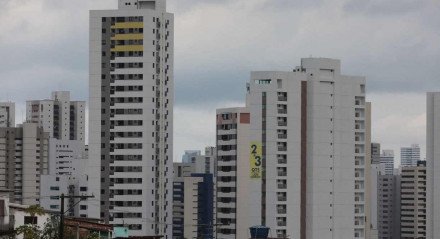 Apartamentos no bairro de Casa Amarela - Casa Forte - Especulação Imobiliária - Prédio - Aluguel - Compra - Venda - Imóvel - Apartamentos - Recife - Casa Amarela - Recife - Placa - Vende-se - Aluga - Poço da Panela - Zona Norte - Pontos Comerciais - Lojas - Salas 