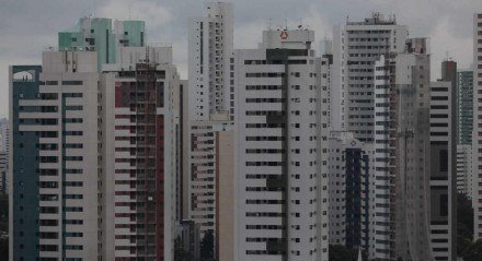 Apartamentos no bairro de Casa Amarela - Casa Forte - Especulação Imobiliária - Prédio - Aluguel - Compra - Venda - Imóvel - Apartamentos - Recife - Casa Amarela - Recife - Placa - Vende-se - Aluga - Poço da Panela - Zona Norte - Pontos Comerciais - Lojas - Salas 