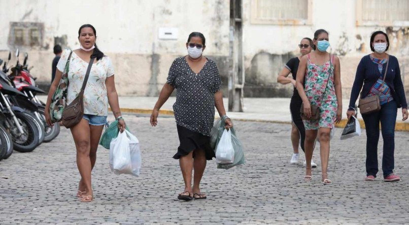 Brasil registrou 24.227 casos e 35 mortes por covid-19 em 24 horas