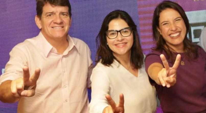 O vereador Alcides Cardoso (PSDB), Priscila Krause (Cidadania) e Raquel Lyra (PSDB), na campanha ao Governo de Pernambuco