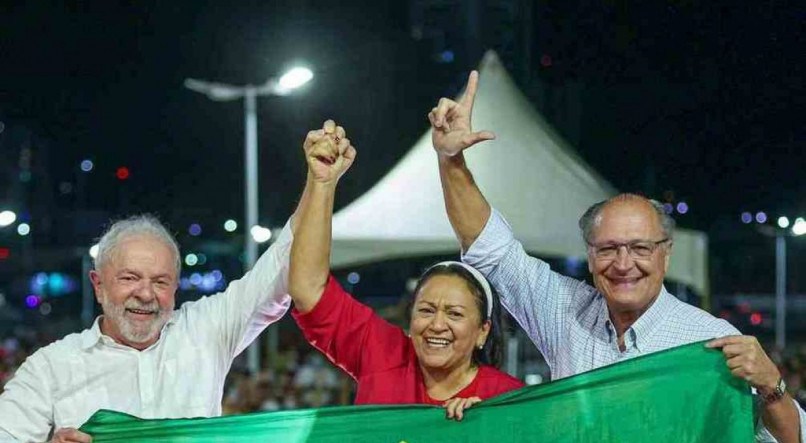 Lula (PT) ao lado de Fátima Bezerra (PT) e Geraldo Alckmin (PSB) no Rio Grande do Norte
