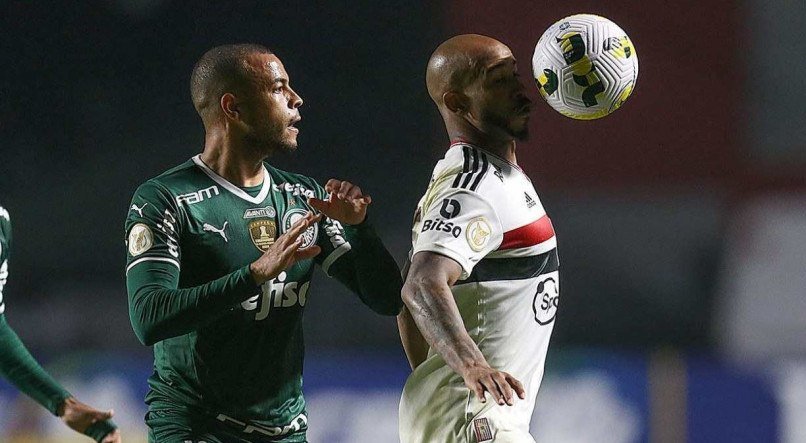 Lance da partida entre S&atilde;o Paulo e Palmeiras.