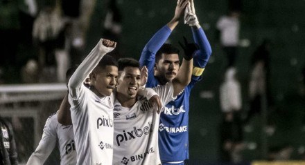 O Santos encara o Corinthians nesta quarta-feira (22)