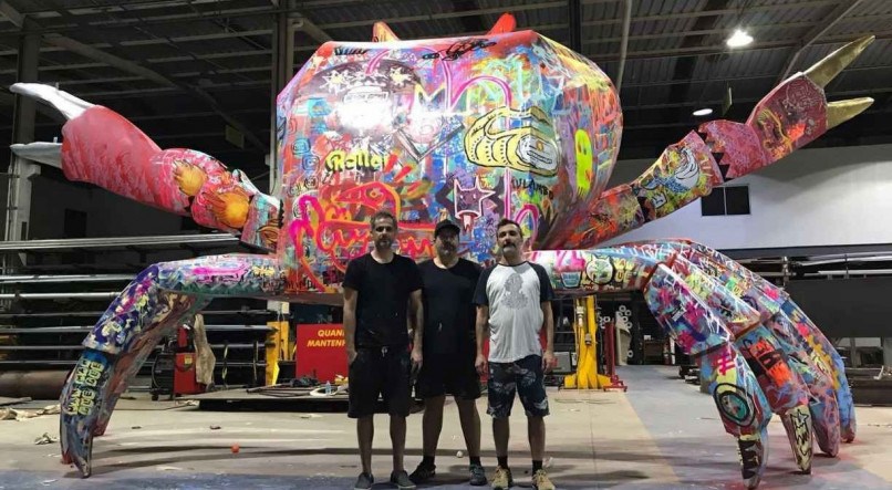Caranguejo gigante criado para a Fenearte 2022 pelo coletivo de arte Vacilante