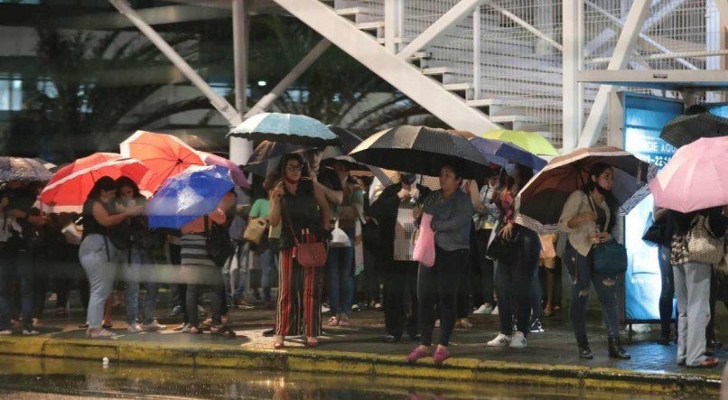 CHUVA Alerta do Inmet &eacute; v&aacute;lido at&eacute; a manh&atilde; desta quarta-feira (25)