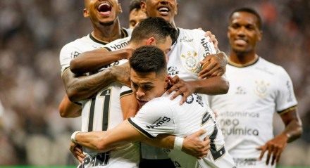 Corinthians e Santos voltam a se enfrentar pelo Brasileirão