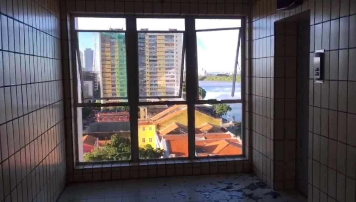 Polícia investiga mortes de pai e filho após eles caírem de edifício no centro do Recife