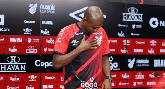 ATHLETICO-PR X LIBERTAD AO VIVO - Fernandinho Estreia Hoje? Confira ...