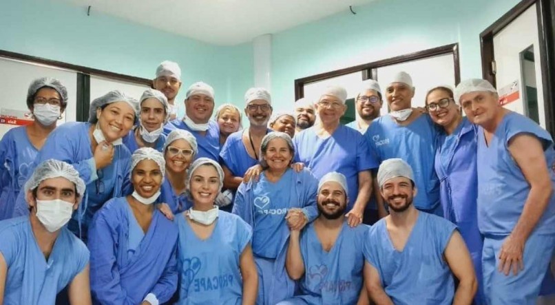 Equipe do Pronto-Socorro Cardiológico Universitário de Pernambuco (Procape) responsável pelo procedimento