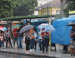Quarta-feira (23) deve ser chuvosa; entenda por que previsão da Apac tem margem de erro
