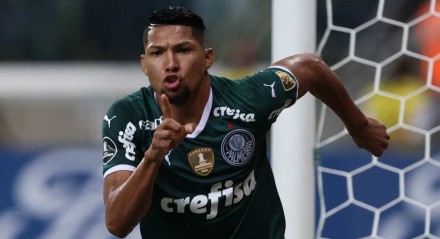 Rony celebra gol pelo Palmeiras na Libertadores