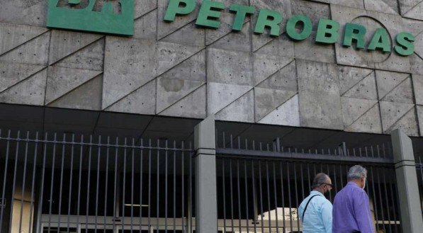 Beneficiada com alta do petróleo, Petrobras registra lucro líquido recorde de R$ 188,3 bilhões em 2022