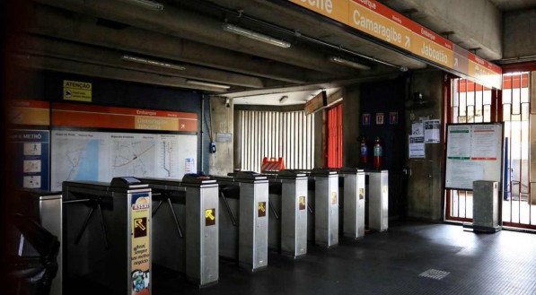 Linha do Centro do metrô do Recife amanheceram fechadas