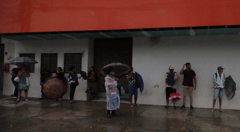 Foto ilustrativa de chuva no Grande Recife