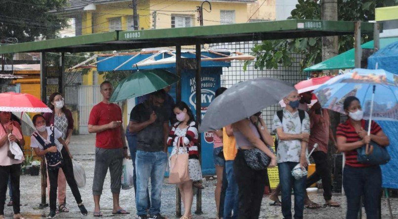 Foto ilustrativa de chuva no Grande Recife