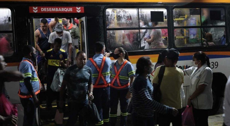 O último reajuste das passagens de ônibus do Grande Recife foi de 9,69% e dado em fevereiro de 2022