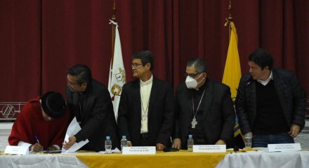 Ato de compromisso que pôs fim a 18 dias de protestos contra o governo de Guillermo Lasso e o alto custo de vida no Equador