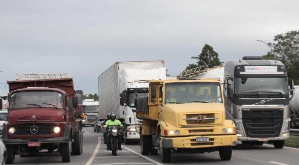 Aux&iacute;lio caminhoneiro ser&aacute; concedido para transportadores aut&ocirc;nomos

