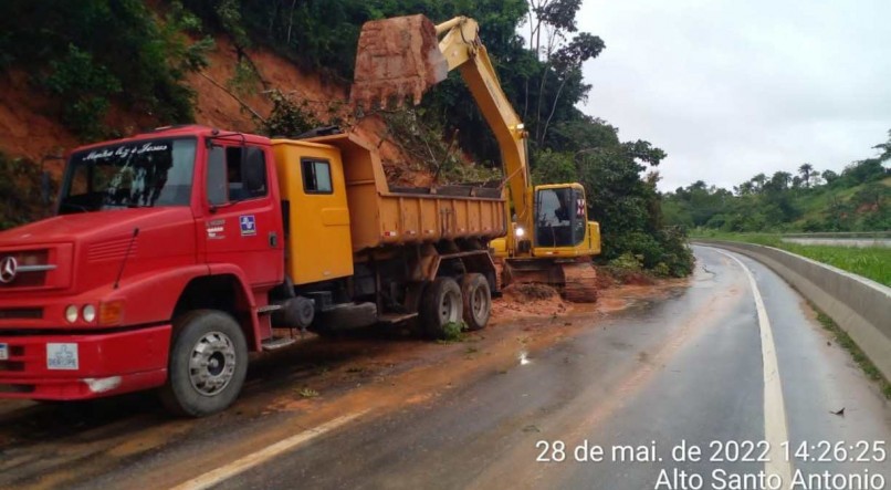 Nesta quinta, completou um mês que fortes chuvas causaram destruição em Pernambuco