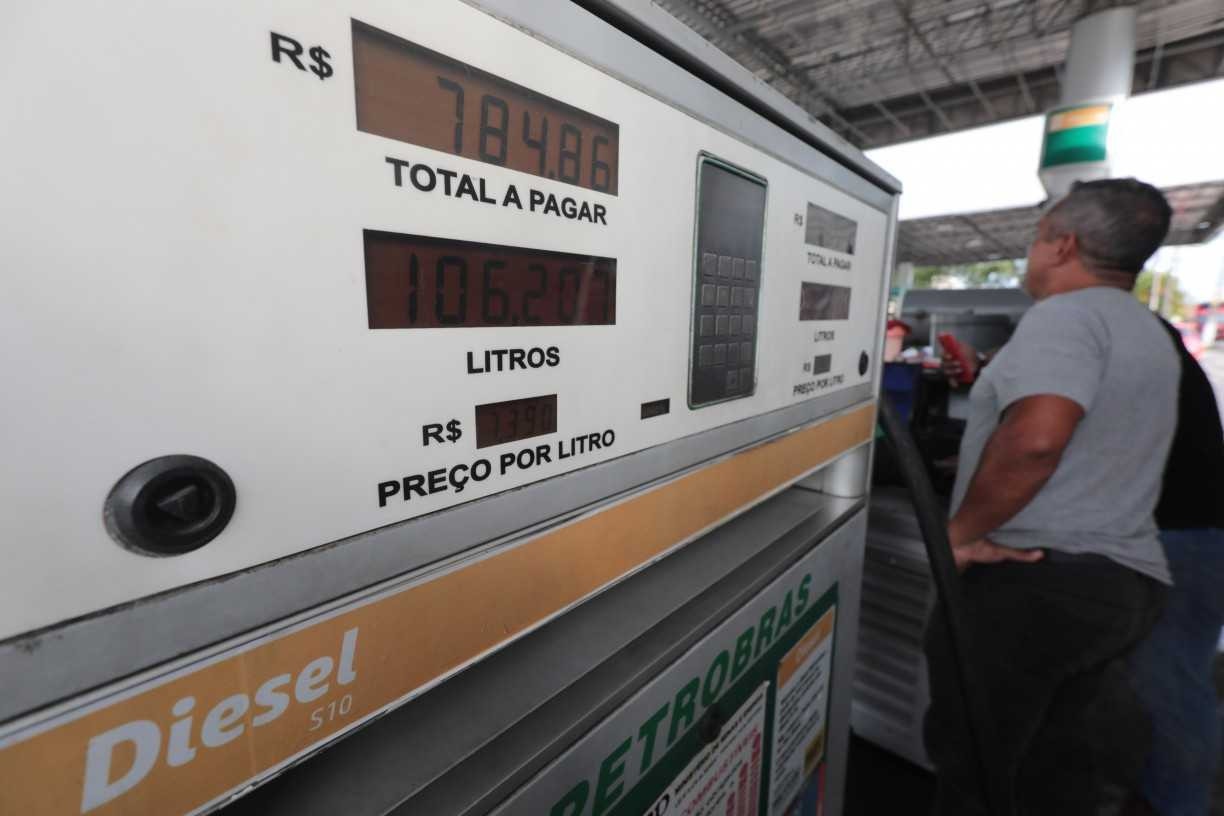Preço do diesel fecha com alta de 36,4% no primeiro semestre e passa a gasolina pela primeira vez em 12 anos