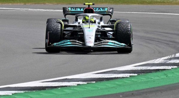 Lewis Hamilton em treino livre do GP da Inglaterra 2022