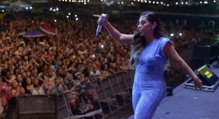 Simone arrasa em show no São João da Bahia.