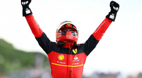 "Eu nem sei o que dizer. Primeira vitória depois de 150 corridas pela Ferrari. Um dia muito especial, um fim de semana que nunca esquecere", disse Carlos Sainz.