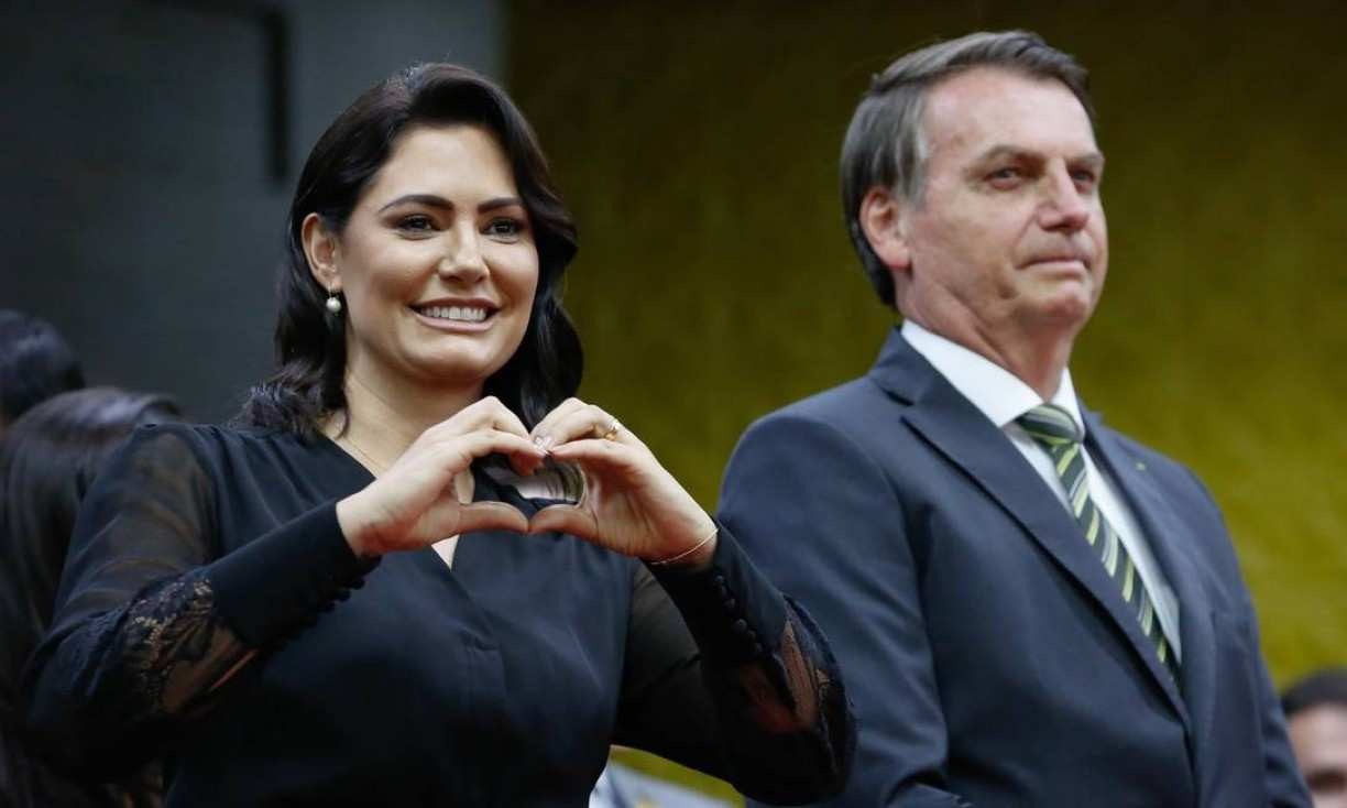 Ex-primeira-dama Michelle Bolsonaro e o ex-presidente Jair Bolsonaro.