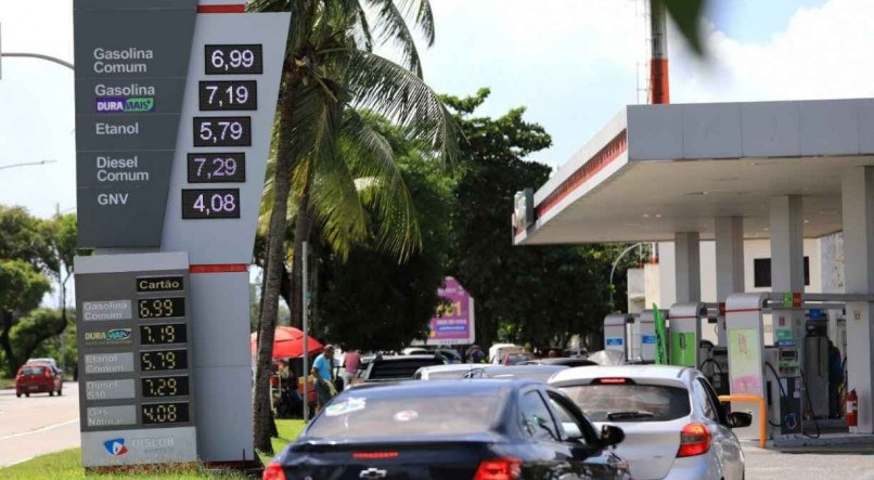 Posto de combustível no Grande Recife com litro da gasolina a R$ 6,99