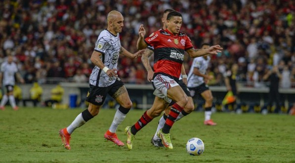 Corinthians e Flamengo duelam em jogo de ida das quartas de final da Libertadores 2022