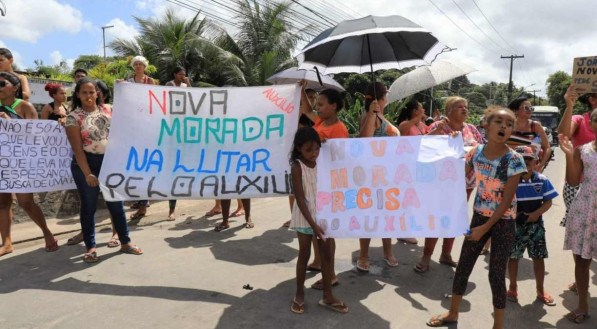 Protesto no Recife cobra por pagamento de R$ 2,5 mil do AME