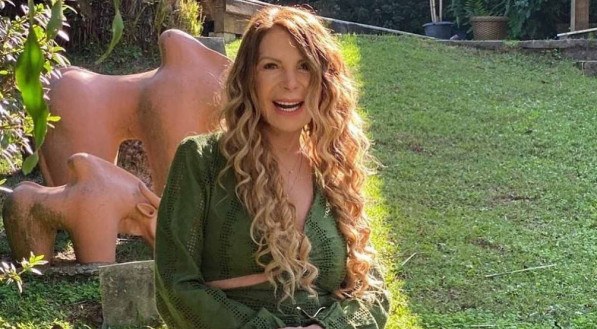 Após acidente, assessoria da cantora Elba Ramalho atualizou sobre estado de saúde 