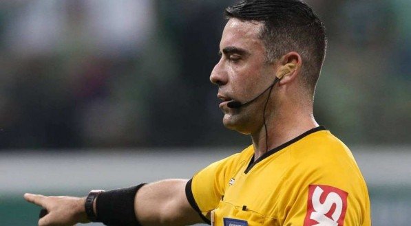 Conheça o árbitro FIFA que se assumiu gay: "finalmente eu mesmo"