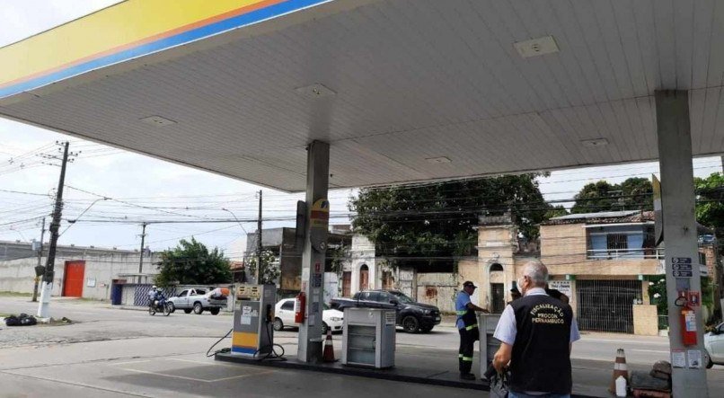 Fiscais do Procon-PE visitaram 13 postos nesta segunda-feira (11)
