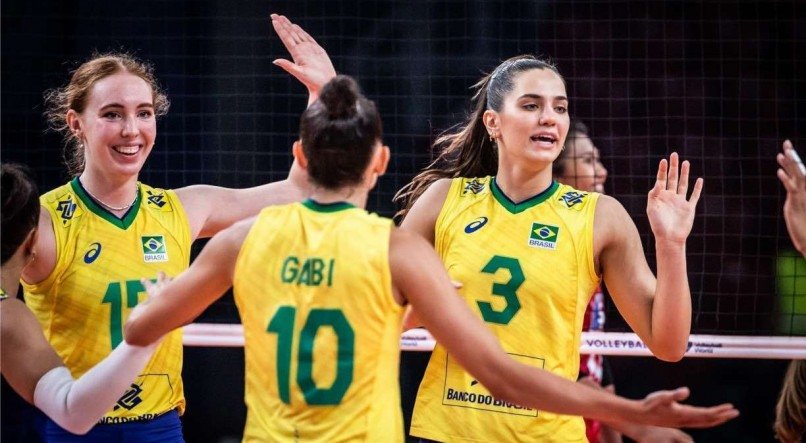 Seleção brasileira feminina de vôlei vence Itália e vai à final do