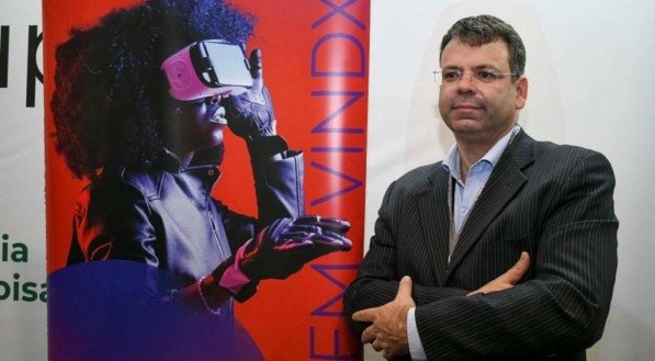 Edtech brasileira cria tecnologia para sala de aula high-tech atuar de forma humanizada até em aula de robótica