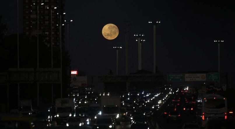 Superlua desta quarta-feira (13) é chamada de "Lua dos Cervos"