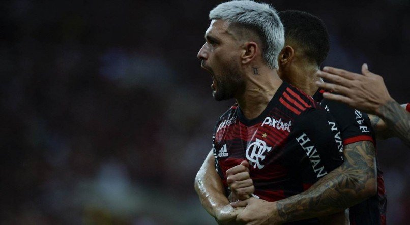 Fla: Silêncio, chimarrão e Arrascaeta: Isla recomeça após multa e gol