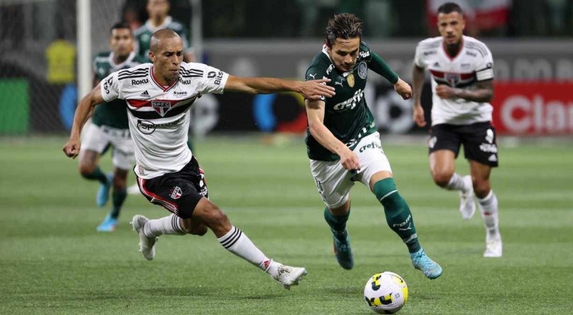 Raphael Veiga perdeu dois pênaltis para o Palmeiras em eliminação na Copa do Brasil contra o São Paulo