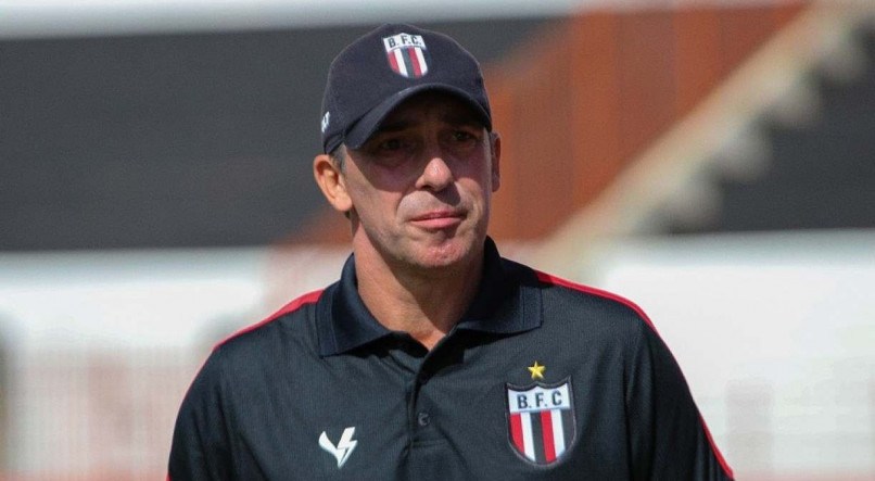 Paulo Baier é o técnico do Botafogo-SP