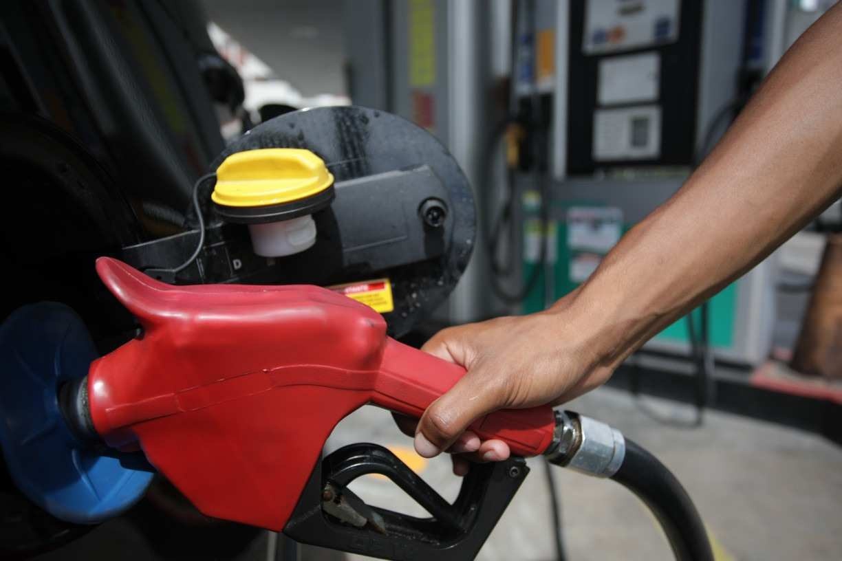 Foto da matéria: VALOR DA GASOLINA: combustível tem queda de 2,5% após nova redução de preço pela Petrobras