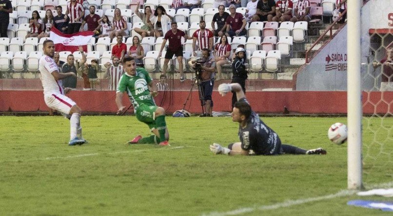 N&aacute;utico luta contra o rebaixamento na S&eacute;rie B.