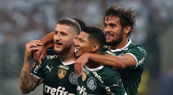 Palmeiras enfrenta o Atl&eacute;tico Goianiense.