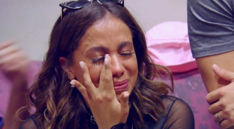 Anitta diz que chorou em turnê da Europa; saiba o motivo