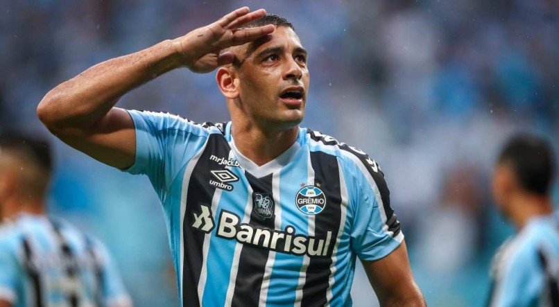 Gr&ecirc;mio colocar&aacute; o time reserva em campo